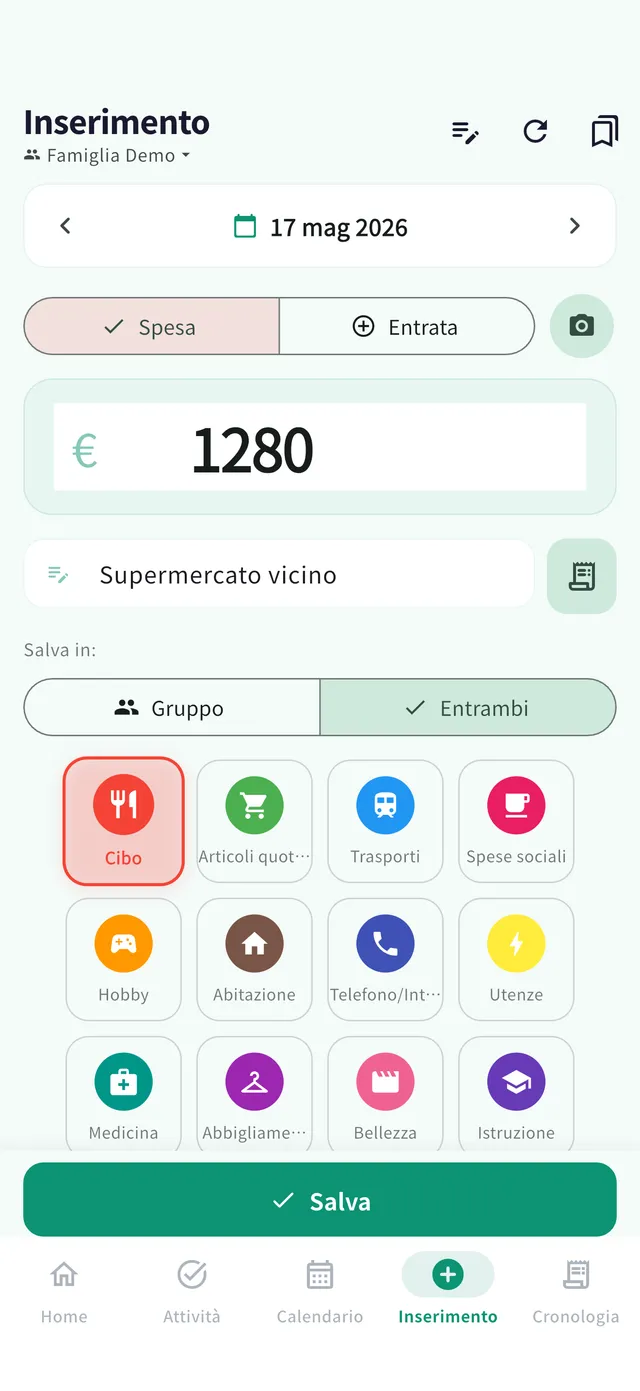 Schermata di inserimento: pulsante per fotografare lo scontrino, importo e categorie